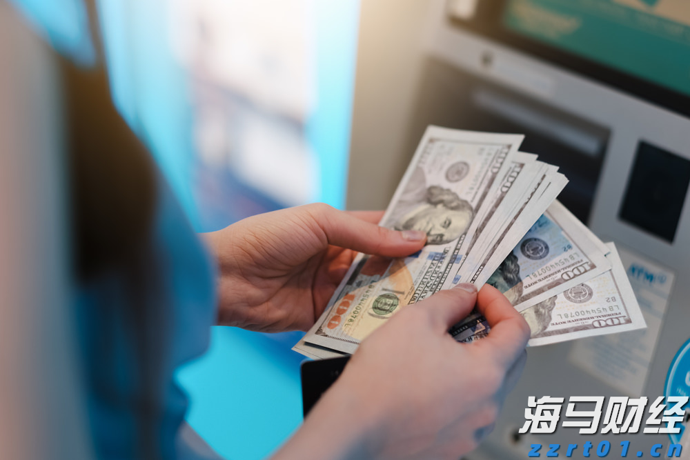 惠誉降低英特尔(INTC.US)信用评级至“BBB”，前景呈“负面”